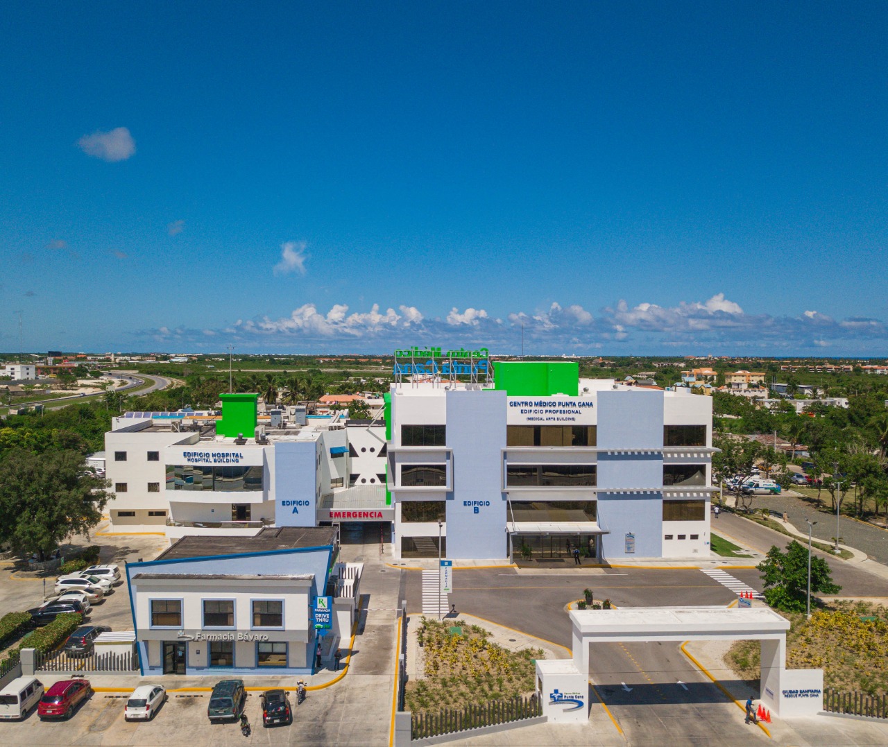 ¡Centro Médico Punta Cana cumple 17 años de servicios JUNTO a ti!