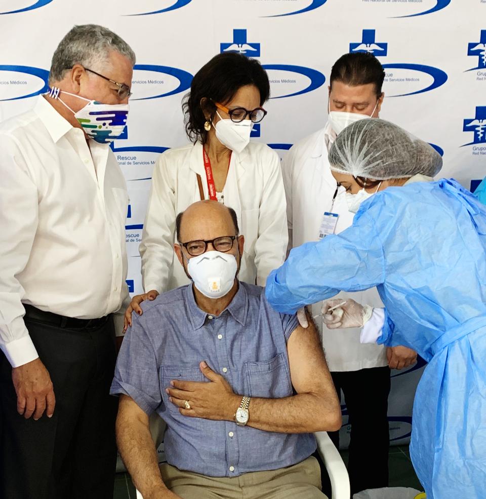 Grupo Rescue, red médica líder en el país, reciben sus primeras dosis de vacunas contra el COVID-19